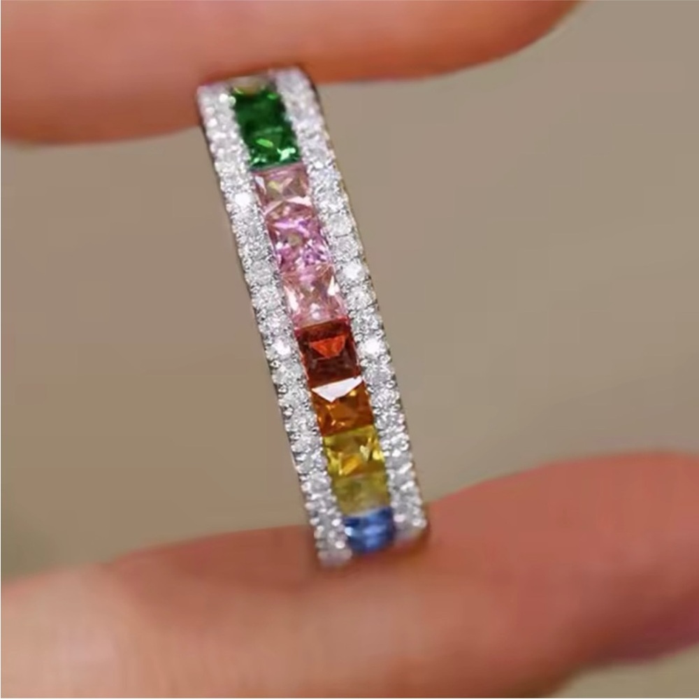 18k Princess Cut Gemstone Band - Picture 3 of 10